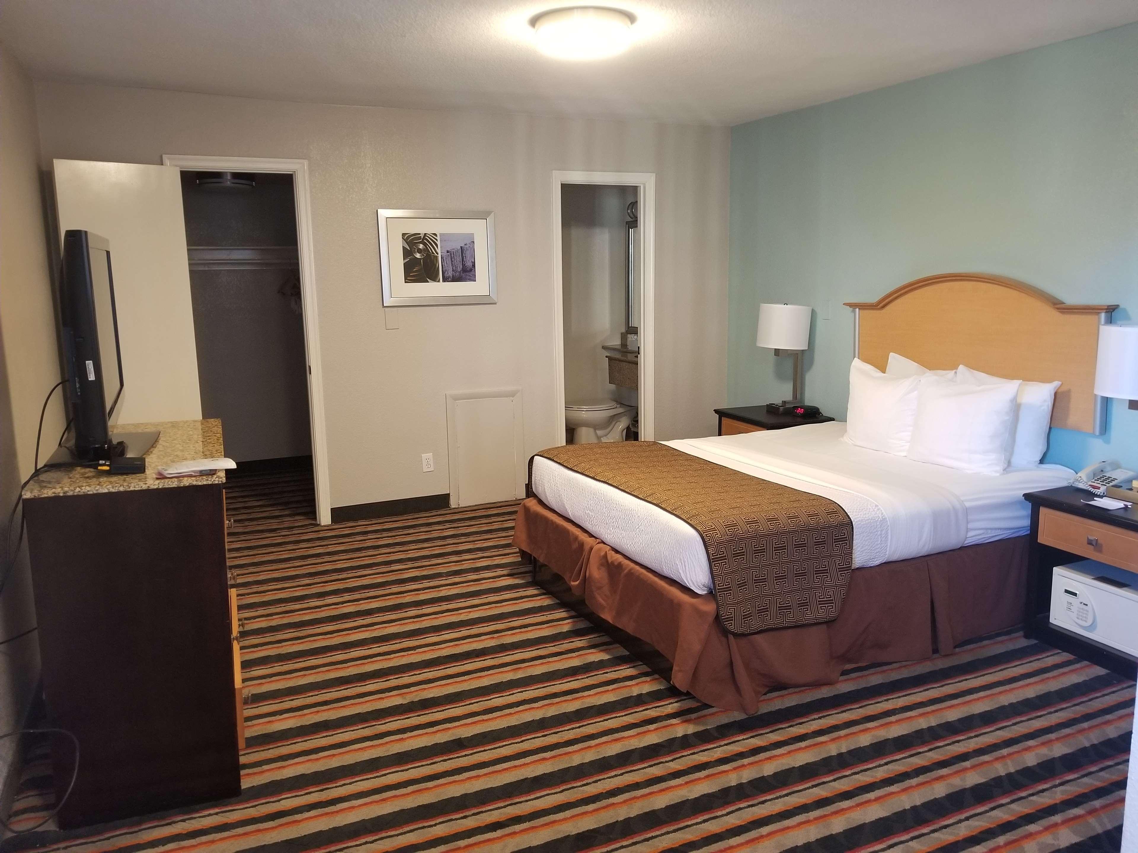 Best Western Plus Holiday Sands Inn & Suites Norfolk Exterior foto